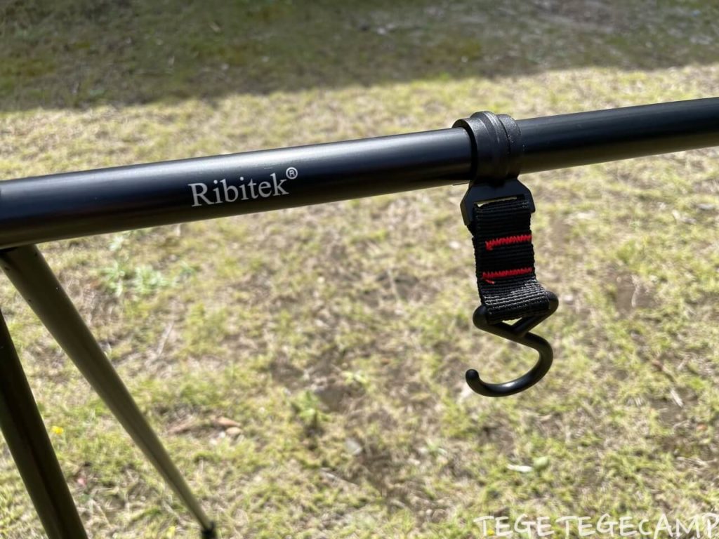 Ribitek（リビテック）ランタンスタンドの付属のフックも簡単に取り付け可能
