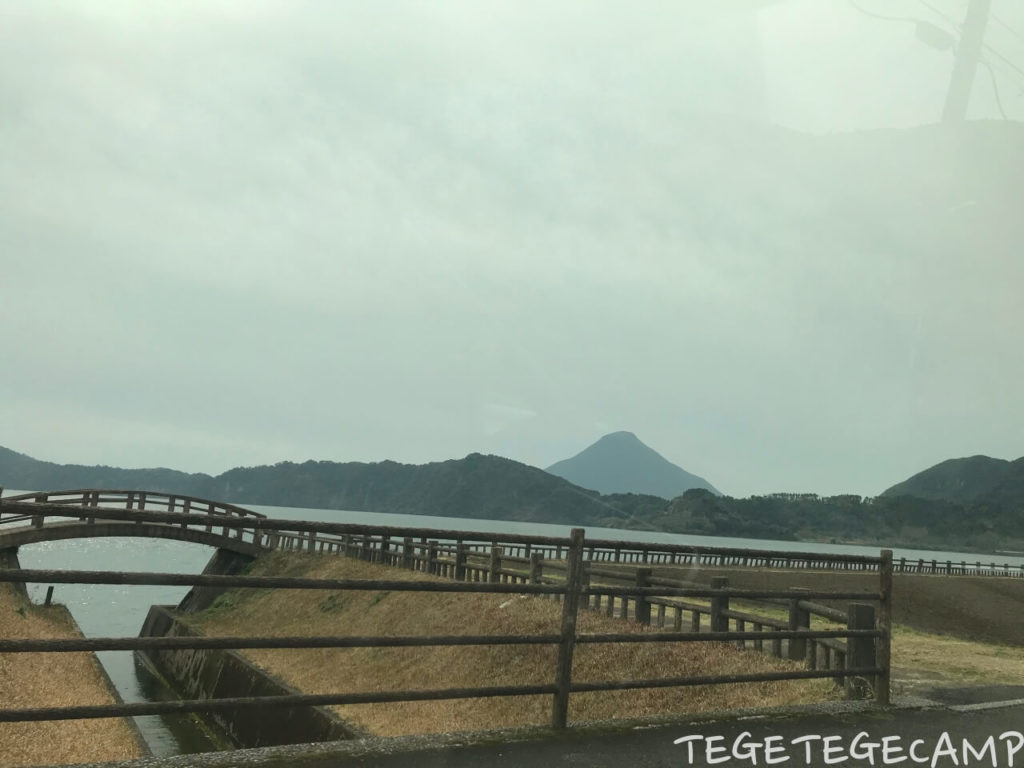 池田湖からみえる開聞岳